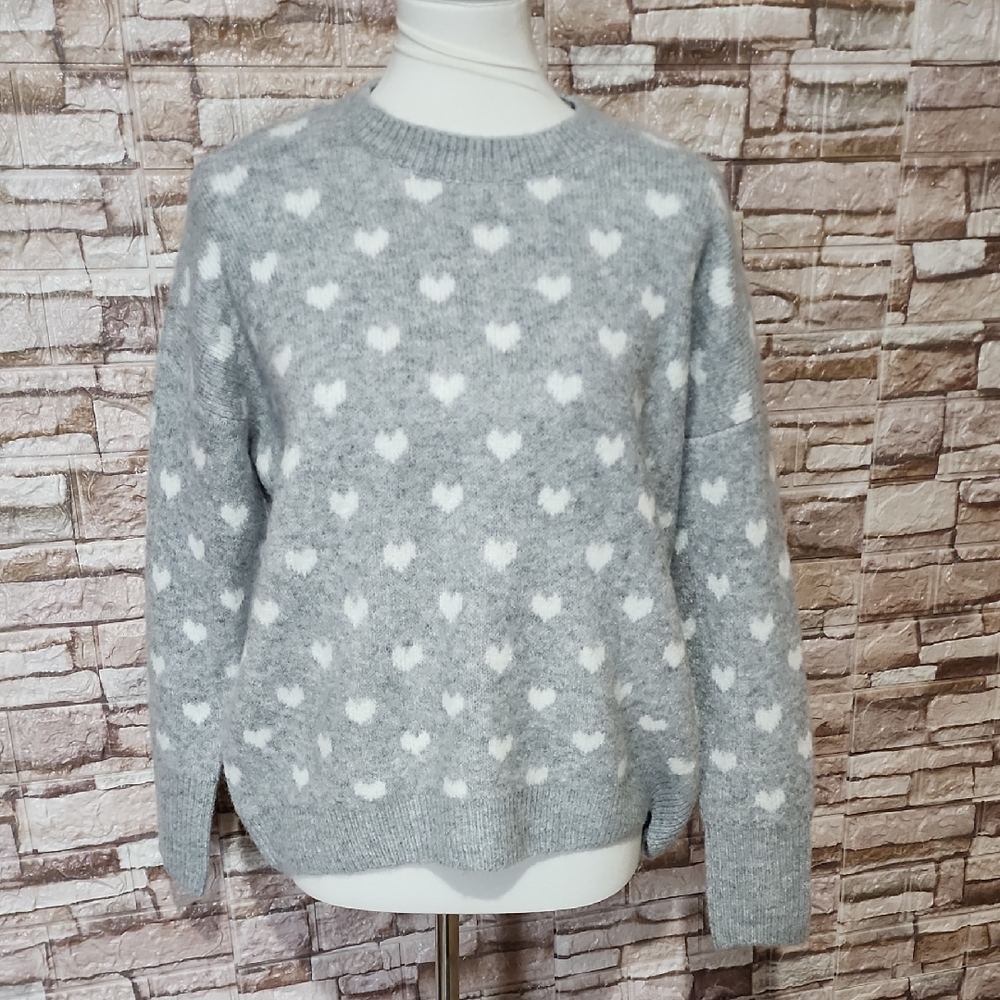 Vince Camuto Gray Heart Pattern Sweater